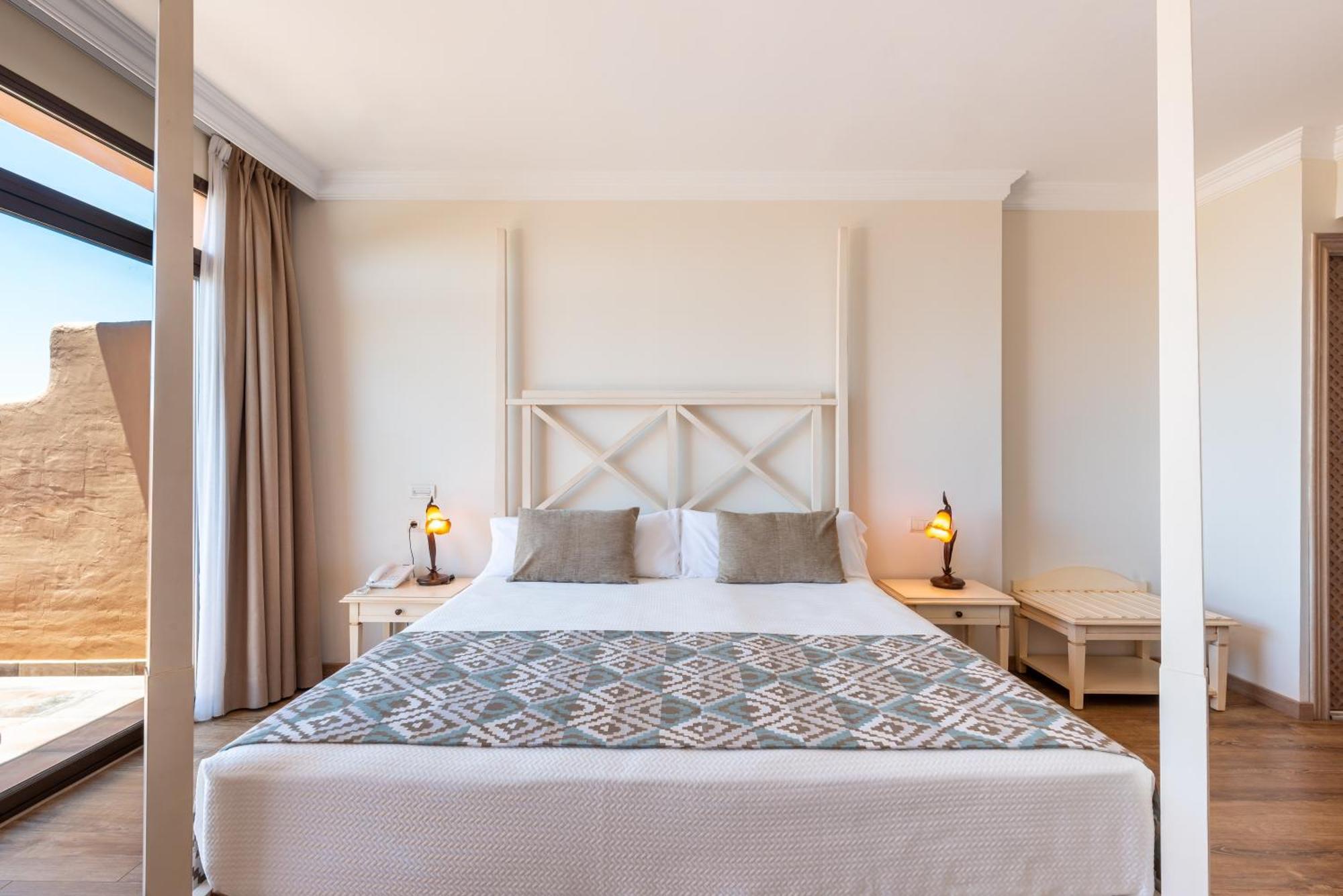 Globales Paraiso Beach Естепона Екстериор снимка