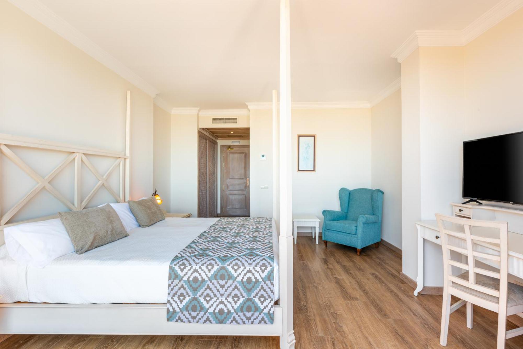 Globales Paraiso Beach Естепона Екстериор снимка